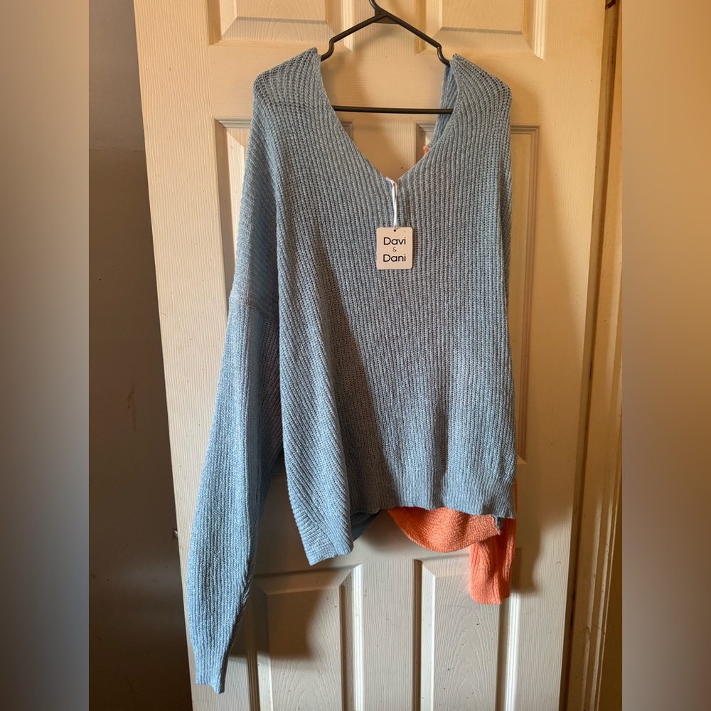 DAVI & DANI V-Neck Sweater in Blue and Orange